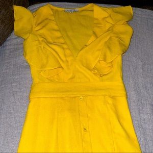 Super cute yellow sun dress! Size medium 🙃